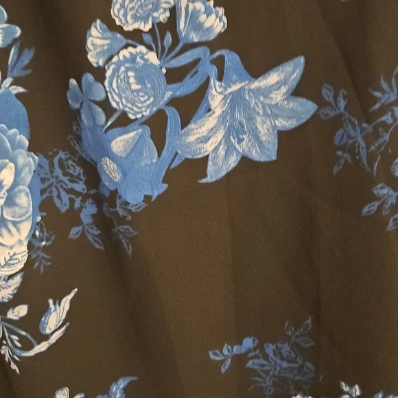 Vince Camuto Black and Blue Floral Dressy Tank Top. NWT - Picture 5 of 7